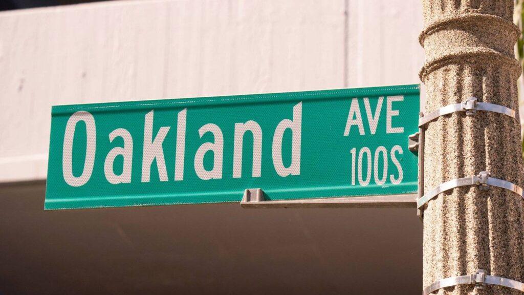 Green Oakland Ave street sign on a pole representing the local general contracting and construction service area.